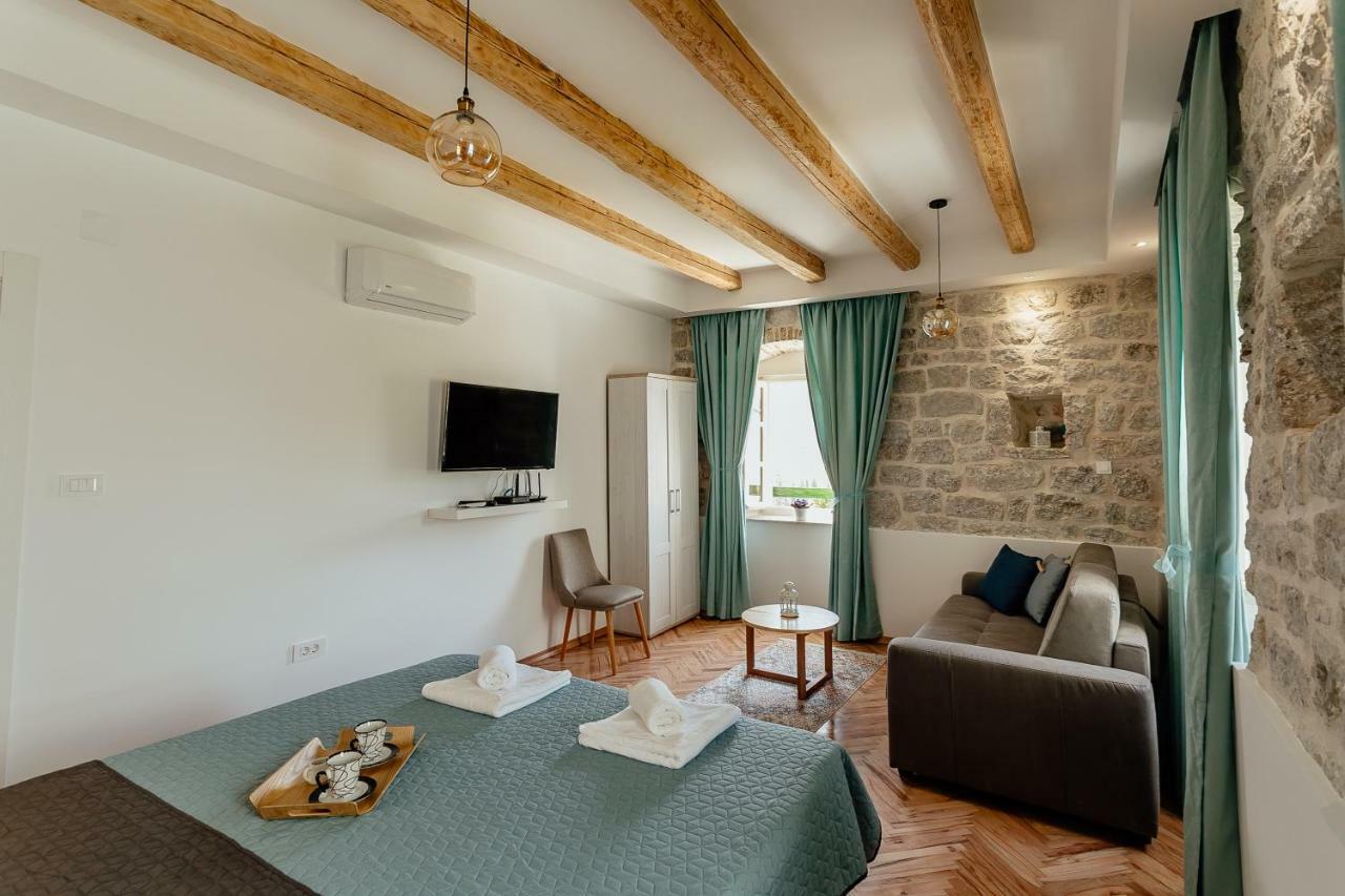 Conborgo Apartments Kumbor Exterior photo