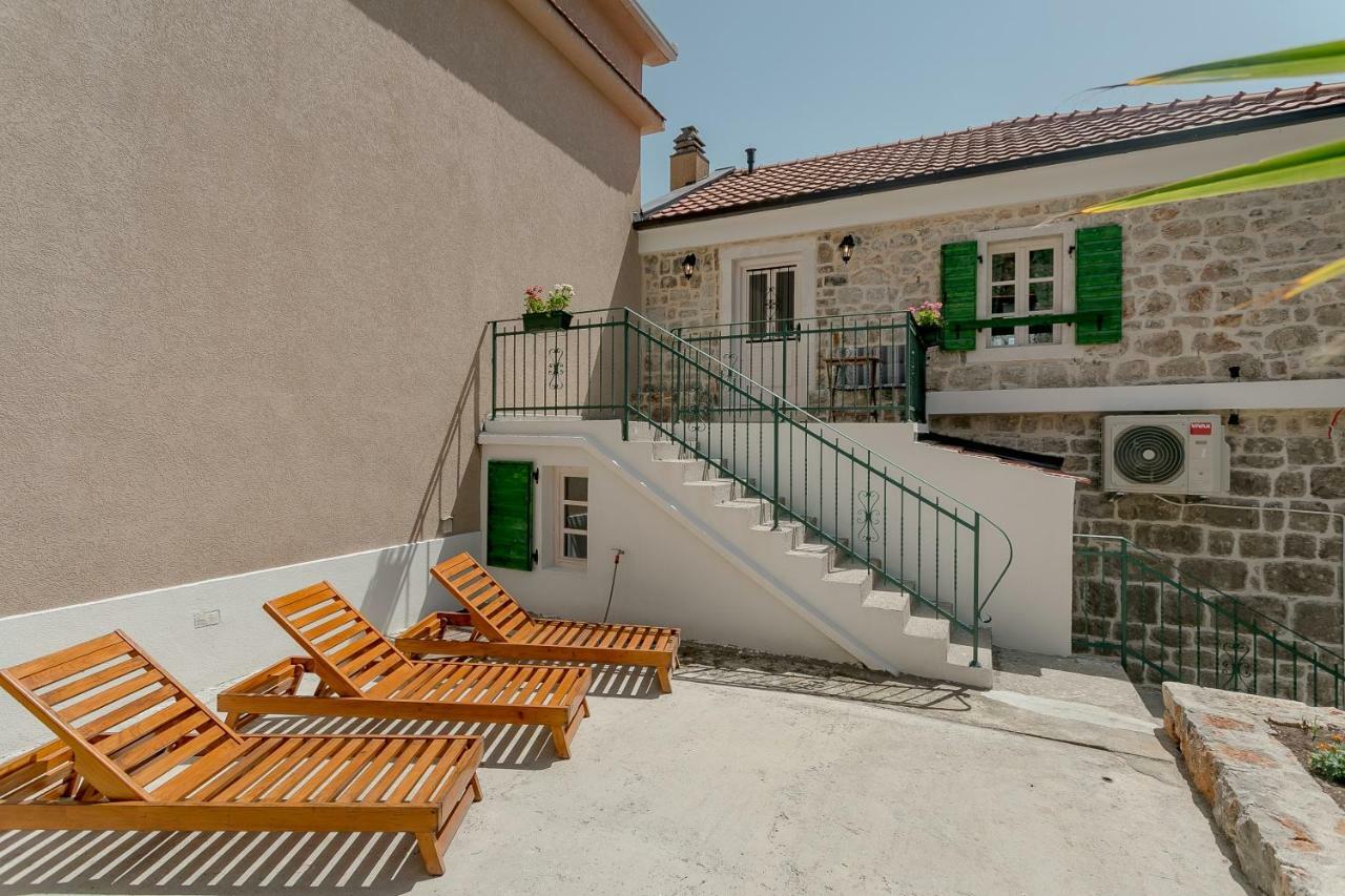 Conborgo Apartments Kumbor Exterior photo