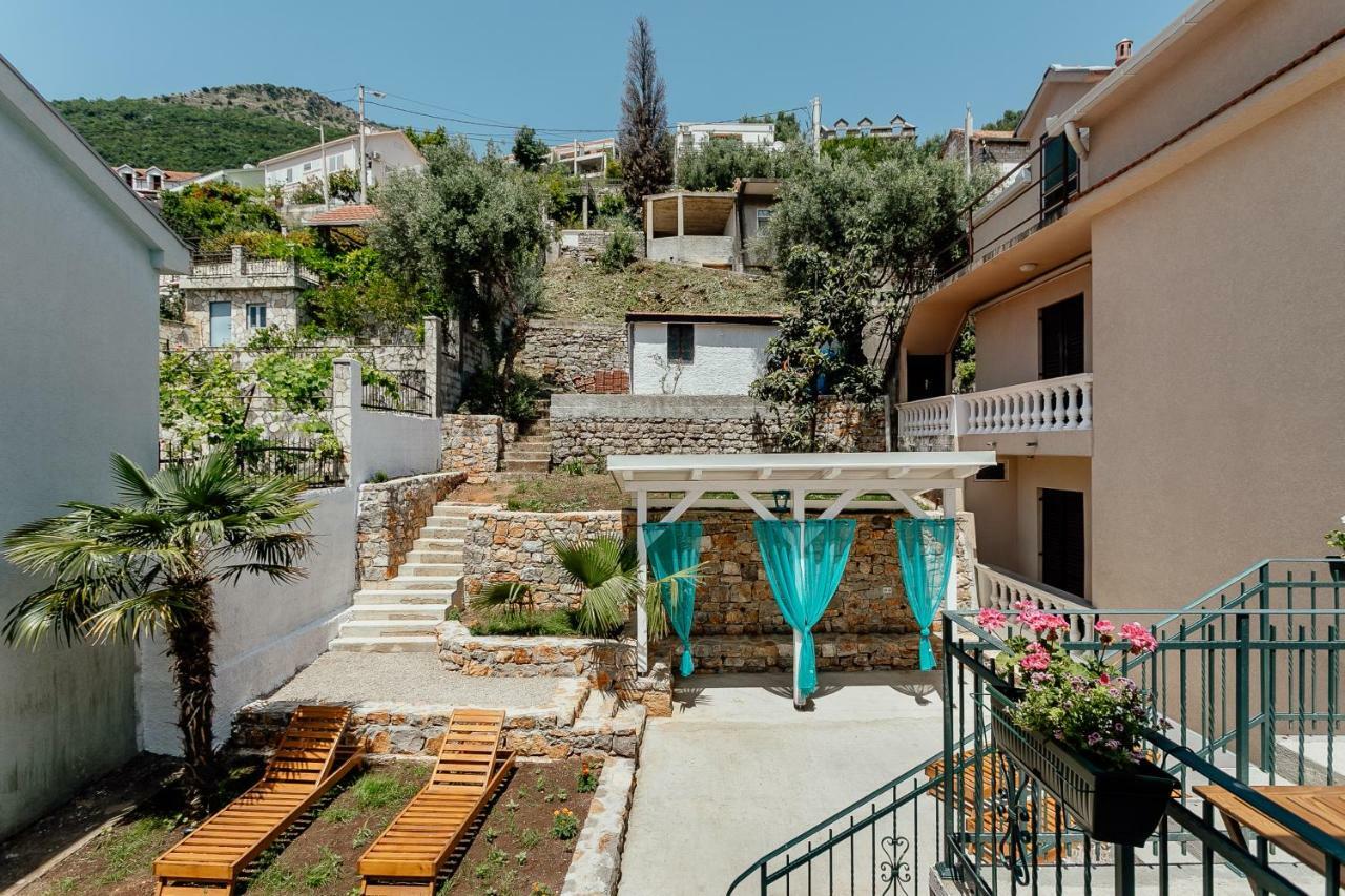 Conborgo Apartments Kumbor Exterior photo