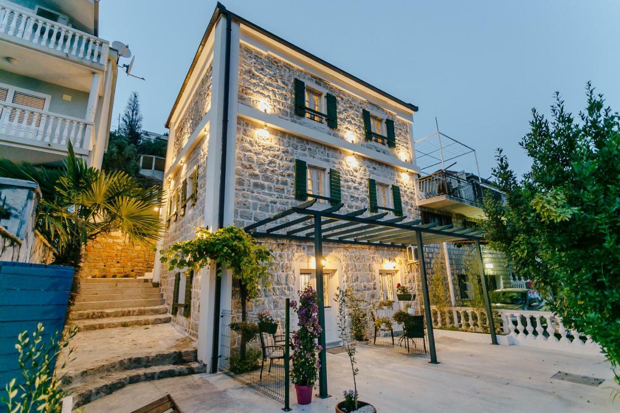 Conborgo Apartments Kumbor Exterior photo